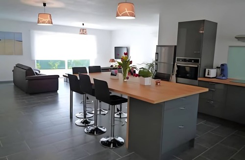 Cazaux House | Comfortable Villa with Jacuzzi Between Lake and Ocean