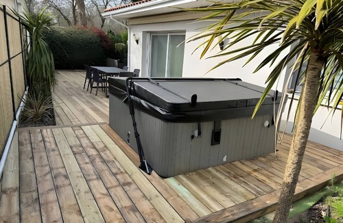 Cazaux House | Comfortable Villa with Jacuzzi Between Lake and Ocean