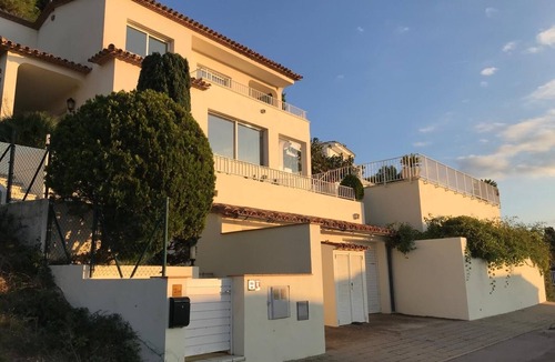 L'Escala Villa | Comfortable villa in Punta Montgó with spectacular views, pool and garden