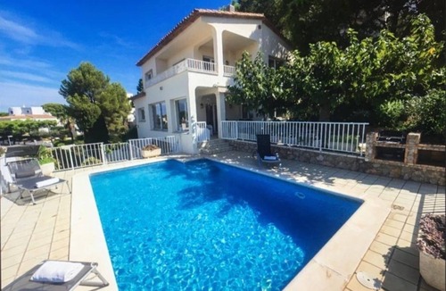 L'Escala Villa | Comfortable villa in Punta Montgó with spectacular views, pool and garden