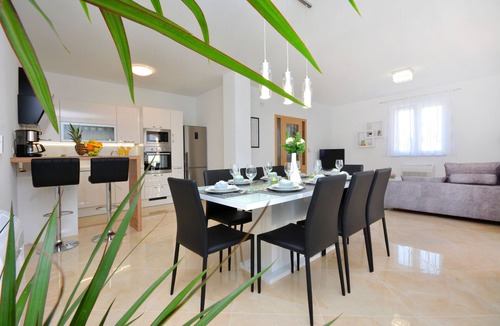 Grebastica Villa | Comfortable Villa Kami