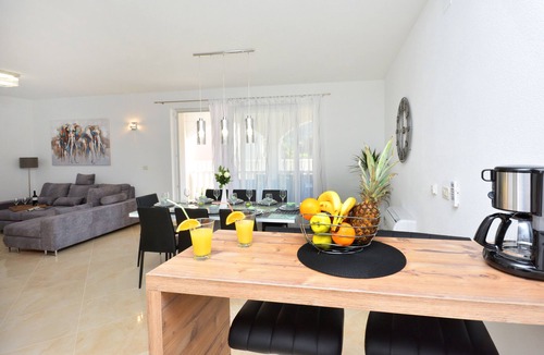 Grebastica Villa | Comfortable Villa Kami