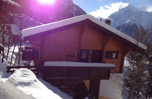 Graechen Ski Chalet | Comfortable wooden chalet in a location with pristine view in the mountains