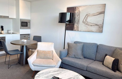 Chatswood CBD Apartment | ComfortableandConvenient Rental Apt in Chatswood