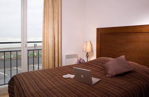 Cayeux-sur-Mer Apartment | Comfortably furnished apartment with a sea view