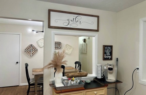 Omaha House | Comforting Roots - Cozy, Inviting Stay That Feels Like Home