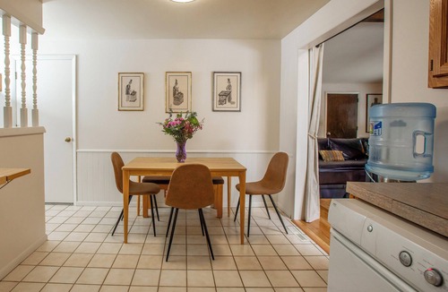 Martin Acres House | Comforts of home. Walk to Table Mesa Shops. Mins to Trails, CU, downtown