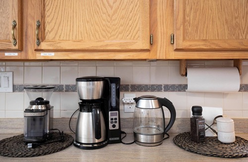 Martin Acres House | Comforts of home. Walk to Table Mesa Shops. Mins to Trails, CU, downtown