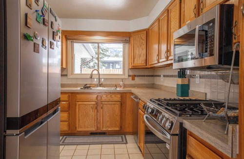 Martin Acres House | Comforts of home. Walk to Table Mesa Shops. Mins to Trails, CU, downtown