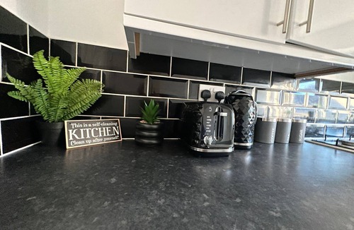 St Helens Apartment | Comfy 1 Bedroom Apartment