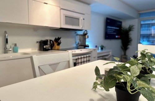 Bathurst Quay Apartment | Comfy 1 bedroom + den