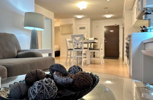 Bathurst Quay Apartment | Comfy 1 bedroom + den