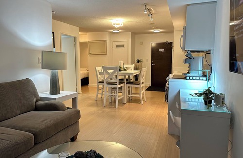 Bathurst Quay Apartment | Comfy 1 bedroom + den
