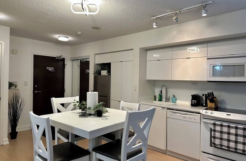 Bathurst Quay Apartment | Comfy 1 bedroom + den