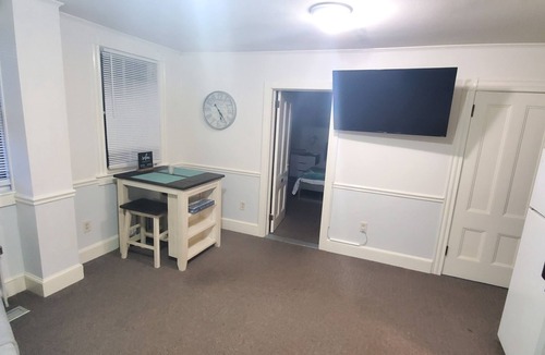 Historic Hill Apartment | Comfy 1 Bedroom near downtown