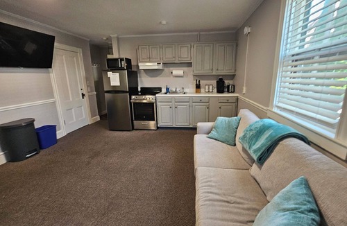 Historic Hill Apartment | Comfy 1 Bedroom near downtown