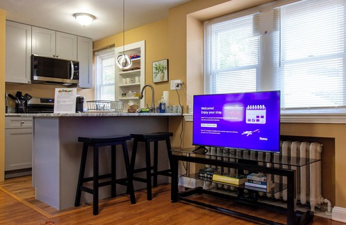 Bryn Mawr Apartment | Comfy 1 BR Hide Away Apt w/Garage Parking