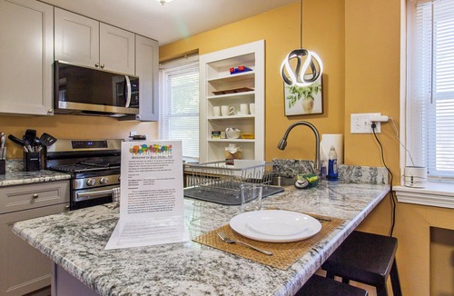 Bryn Mawr Apartment | Comfy 1 BR Hide Away Apt w/Garage Parking