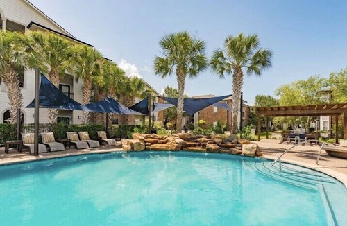 South Main Apartment | Comfy 1Bdr Apt MedCenter Mins from NRG & Downtown