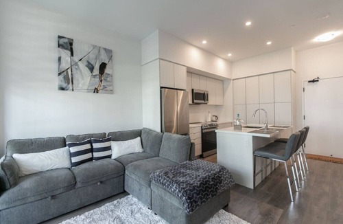 Innisfil Apartment | Comfy 1BR Condo w/Balcony, BBQ, Pool & Parking