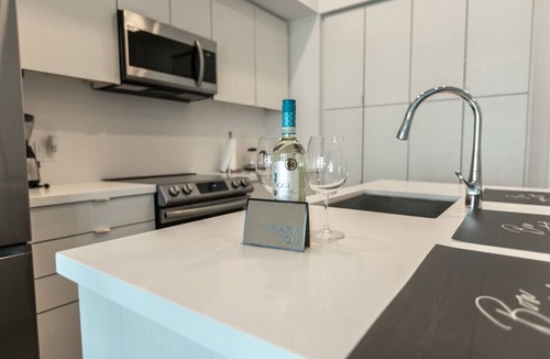 Innisfil Apartment | Comfy 1BR Condo w/Balcony, BBQ, Pool & Parking