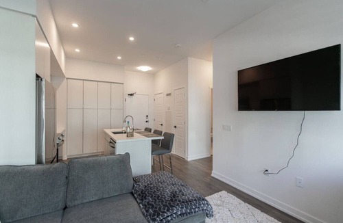 Innisfil Apartment | Comfy 1BR Condo w/Balcony, BBQ, Pool & Parking