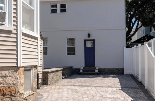 Fifth Ward Apartment | Comfy 1BR unit off Thames St with Parking