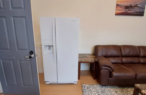 Daly City House | Comfy 2 bdrm 1 bath 3 beds in-law unit w/kitchen