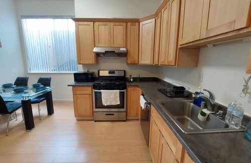 Daly City House | Comfy 2 bdrm 1 bath 3 beds in-law unit w/kitchen