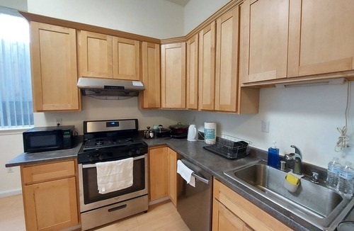 Daly City House | Comfy 2 bdrm 1 bath 3 beds in-law unit w/kitchen
