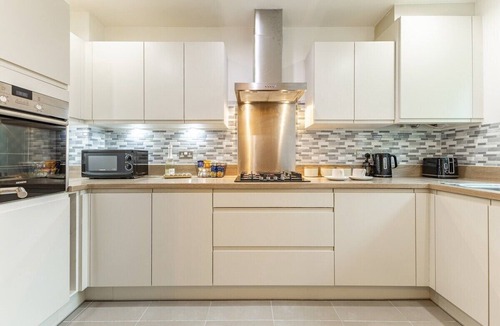 Stanwell House | Comfy 2 Bed With Sofa Bed/Heathrow/Surrey/M25