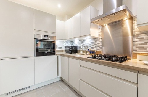 Stanwell House | Comfy 2 Bed With Sofa Bed/Heathrow/Surrey/M25