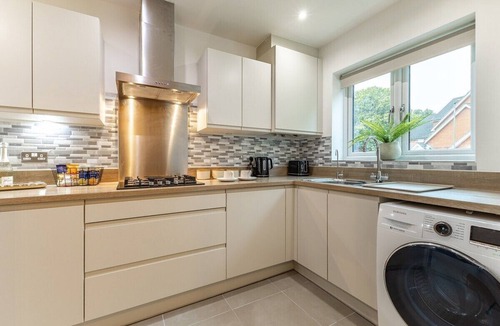 Stanwell House | Comfy 2 Bed With Sofa Bed/Heathrow/Surrey/M25