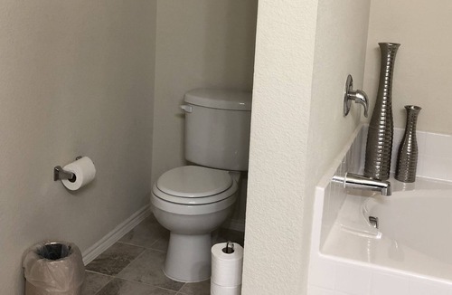 Forney House | Comfy 2 bedroom & 2 full bathrooms