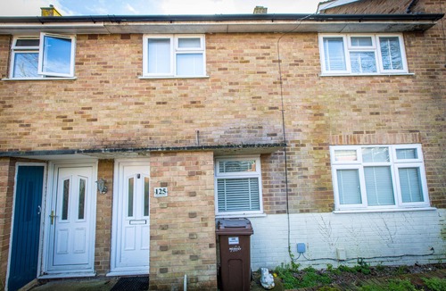 Strood House | Comfy 2 Bedroom House for 4