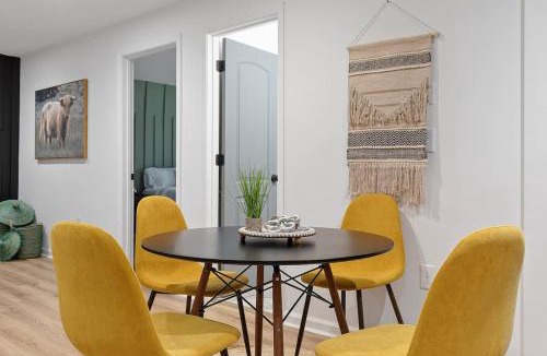 Clarkdale Apartment | Comfy 2 bedroom w Free Parking