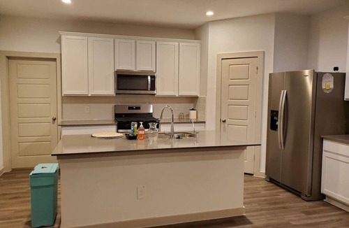 Iowa Colony House | Comfy 2 Bedrooms | Spacious | Clean