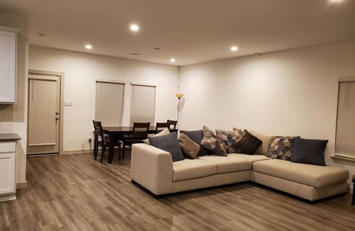 Iowa Colony House | Comfy 2 Bedrooms | Spacious | Clean