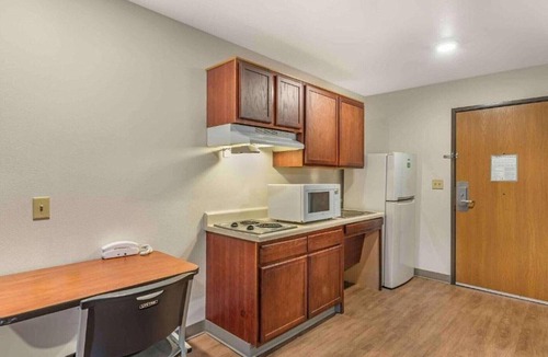Little Rock Apartment | Comfy 2 Queen Beds,Nsmk Kitchen|Studio 6 Little Rock