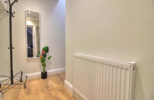 Reading Apartment | Comfy 2BR/2BTH APT in Central Reading w/ Parking