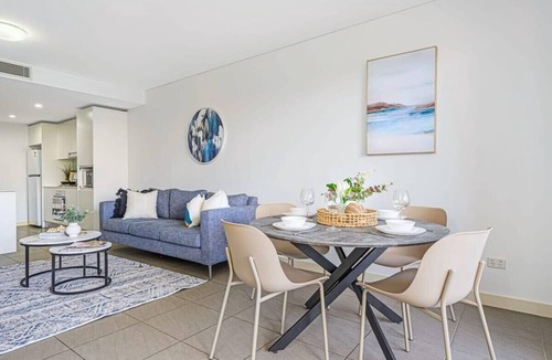Parramatta Apartment | Comfy 2BR in Parramatta central with free parking
