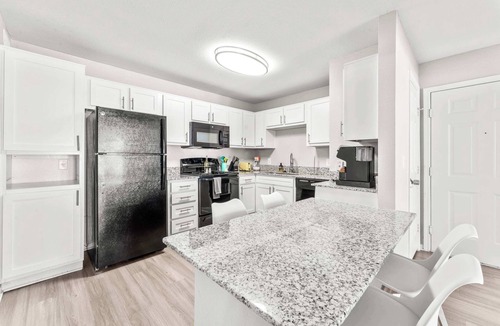 Pleasant Valley Apartment | Comfy 2BR King Suite w Gym close to DT