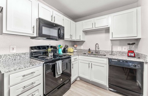 Pleasant Valley Apartment | Comfy 2BR King Suite w Gym close to DT