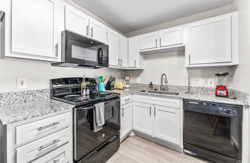 Pleasant Valley Apartment | Comfy 2BR King Suite w Gym Pool Close to DT
