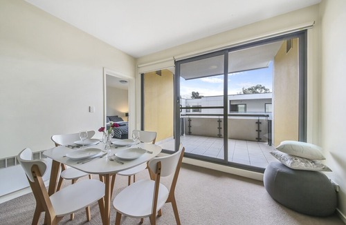 Kensington Apartment | Comfy 2BR Suite Near Flemington Races, FREE Parking