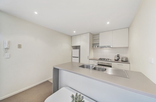 Kensington Apartment | Comfy 2BR Suite Near Flemington Races, FREE Parking