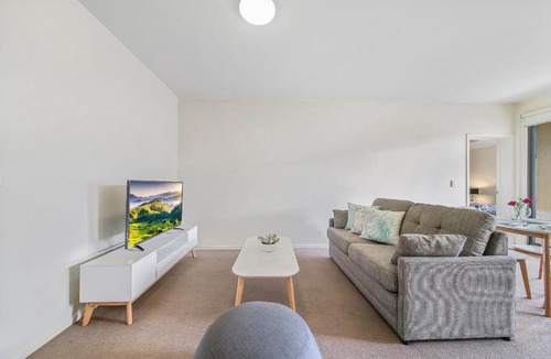 Kensington Apartment | Comfy 2BR Suite Near Flemington Races, FREE Parking