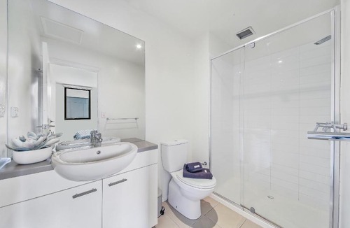 Kensington Apartment | Comfy 2BR Suite Near Flemington Races, FREE Parking