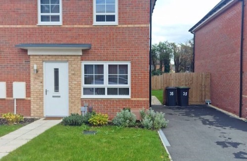 Bramcote House | Comfy 3 bed home