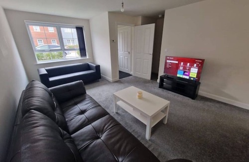 Bramcote House | Comfy 3 bed home